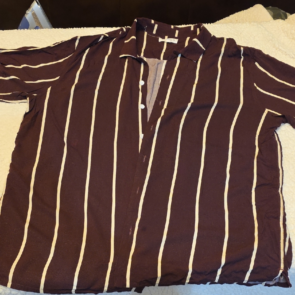 Men's Maroon/brown Vertical Stripe Short-Sleeve Botton Down Shirt